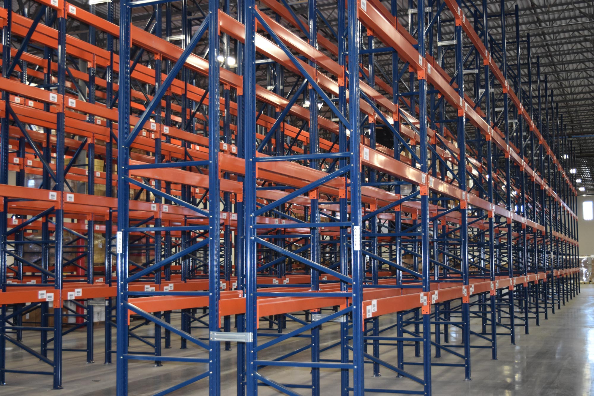 Bays-of-Teardrop-Rack-for-Order-Fulfillment-Center